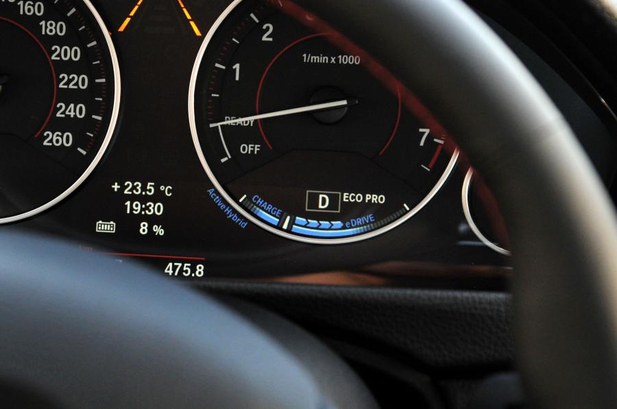  BMW ActiveHybrid 3 2012 года  (фото 21 из 102)